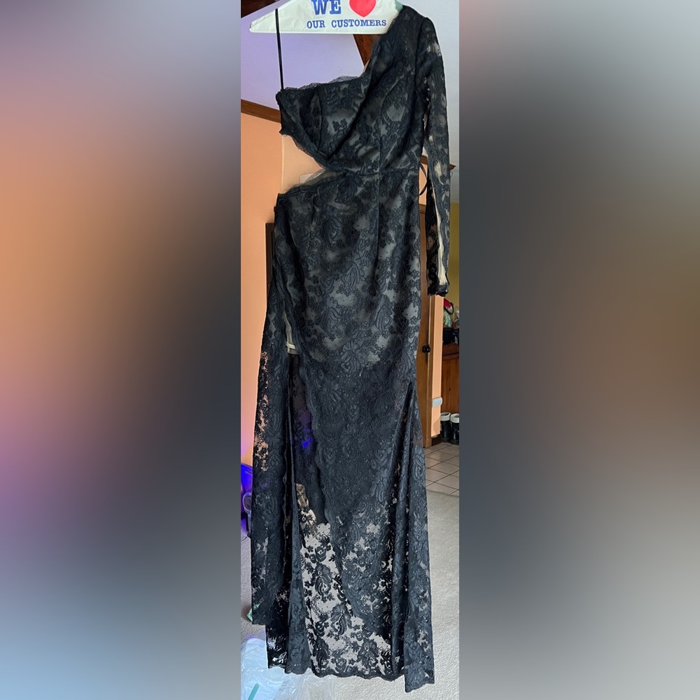 Sophisticated Black Lace Evening Gown